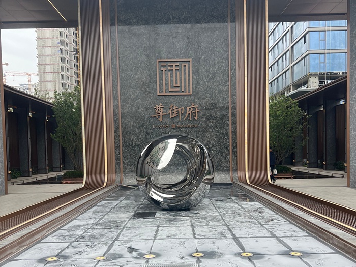 不锈钢房地产售楼部雕塑